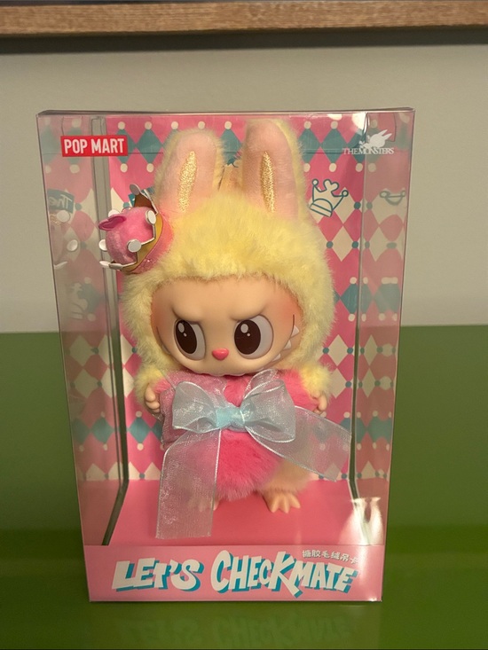 POP MART Other - Labubu Let’s Checkmate Figure